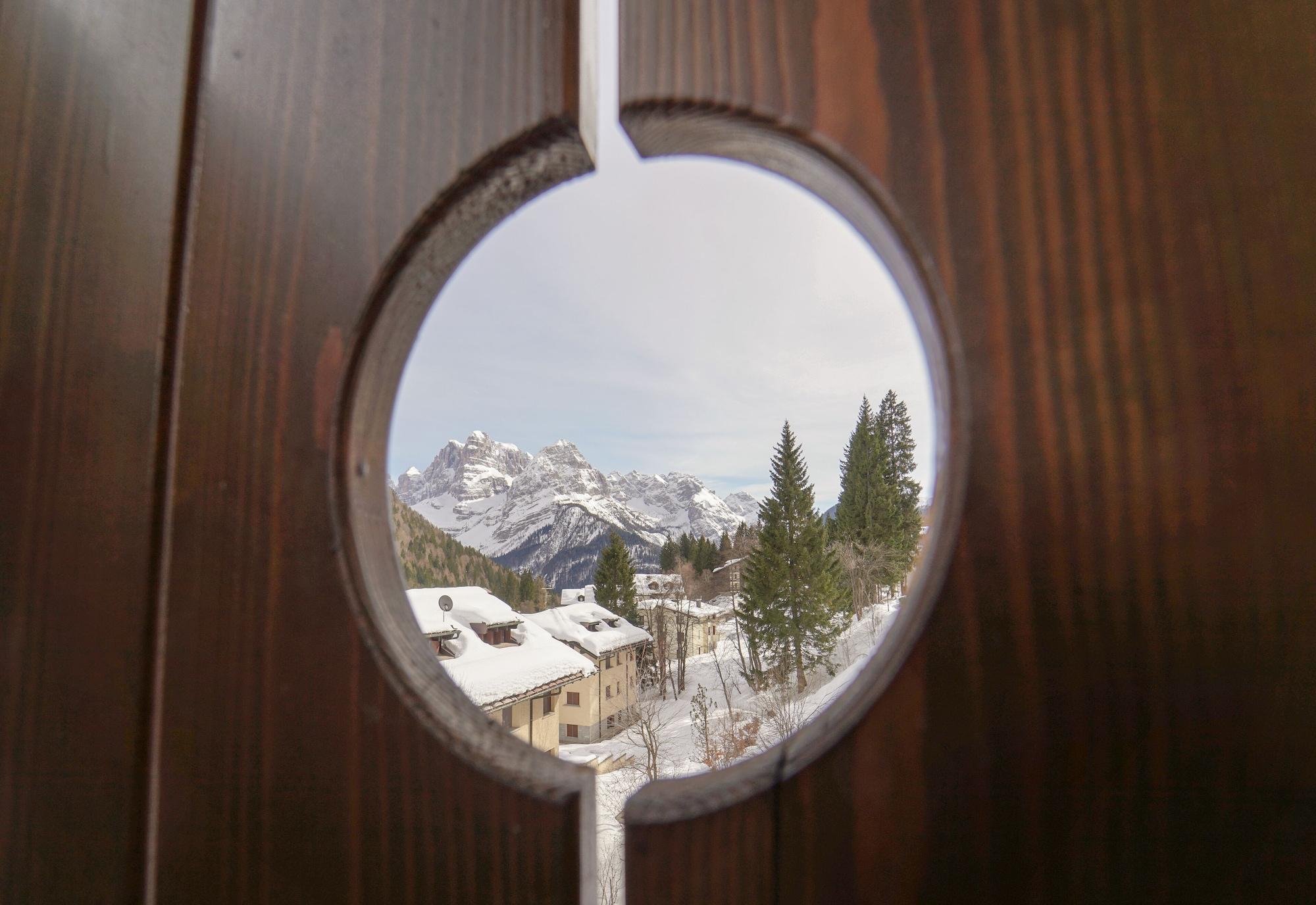 Hotel Perla Madonna di Campiglio Bagian luar foto
