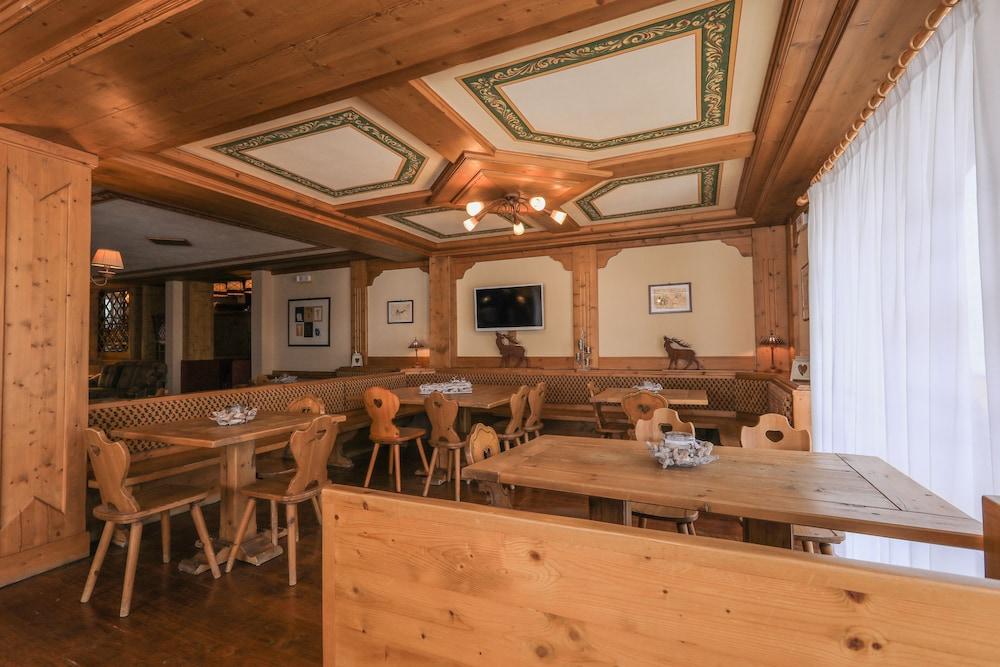 Hotel Perla Madonna di Campiglio Bagian luar foto