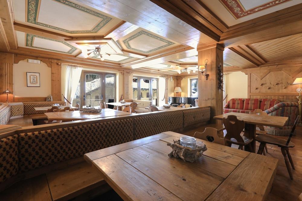 Hotel Perla Madonna di Campiglio Bagian luar foto