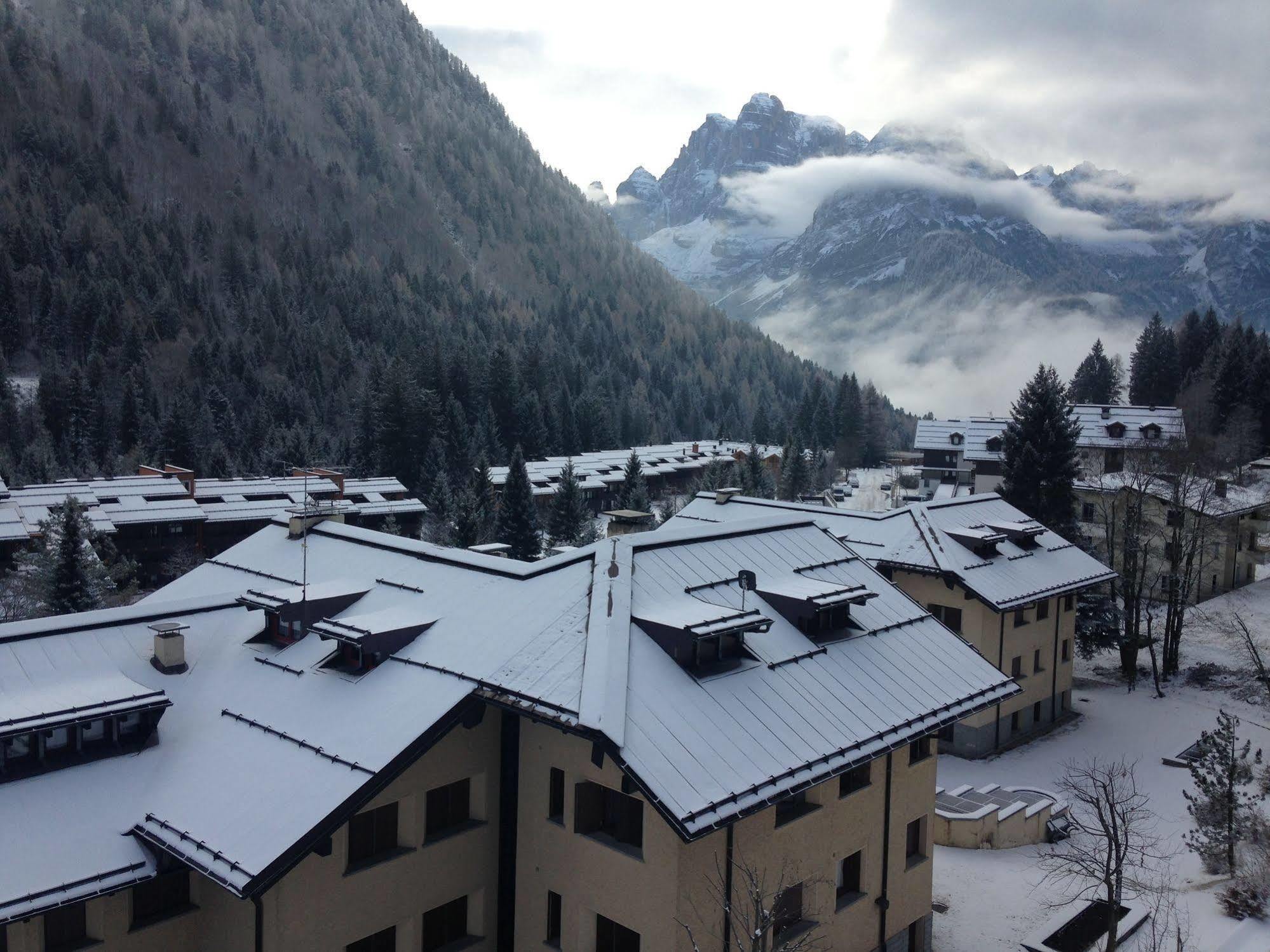 Hotel Perla Madonna di Campiglio Bagian luar foto