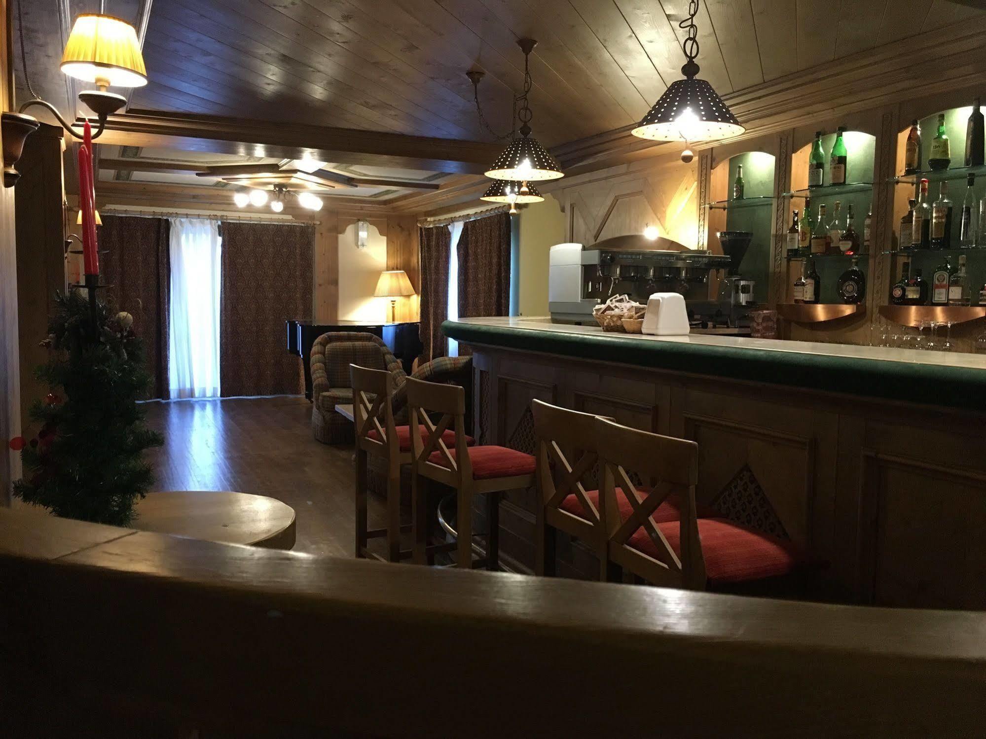 Hotel Perla Madonna di Campiglio Bagian luar foto