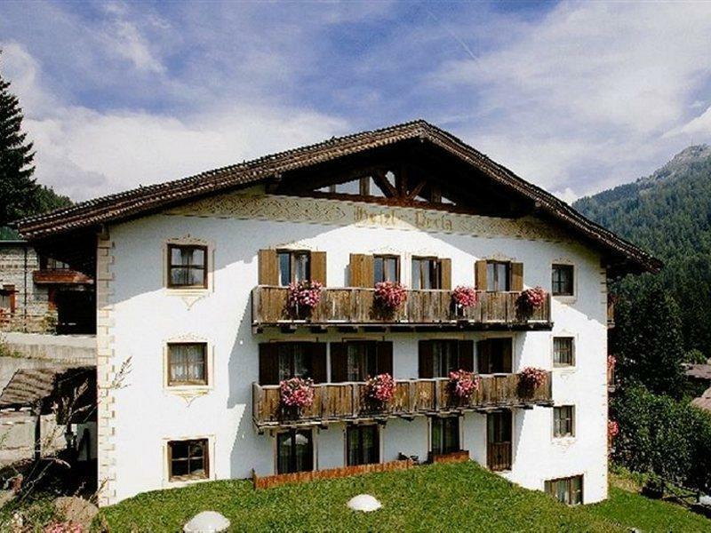 Hotel Perla Madonna di Campiglio Bagian luar foto