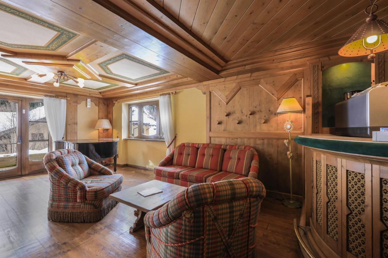 Hotel Perla Madonna di Campiglio Bagian luar foto