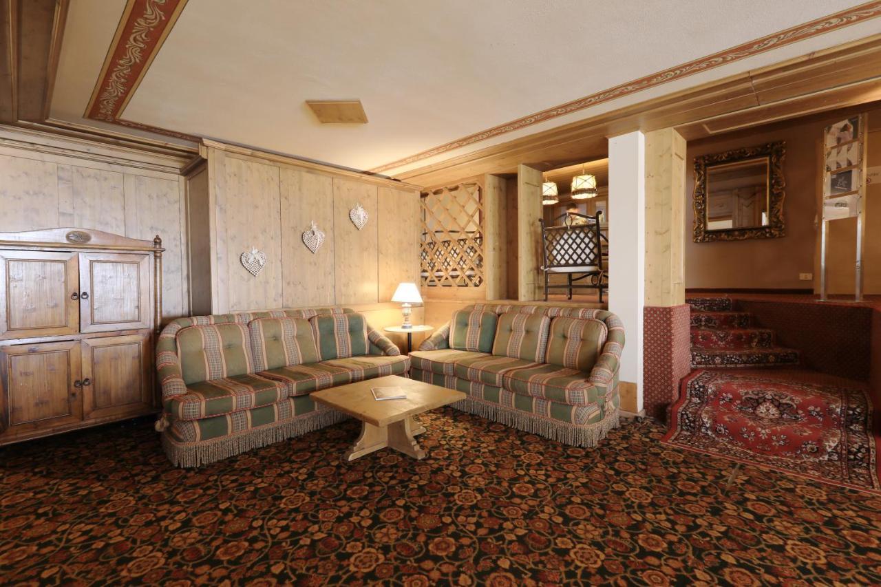 Hotel Perla Madonna di Campiglio Bagian luar foto