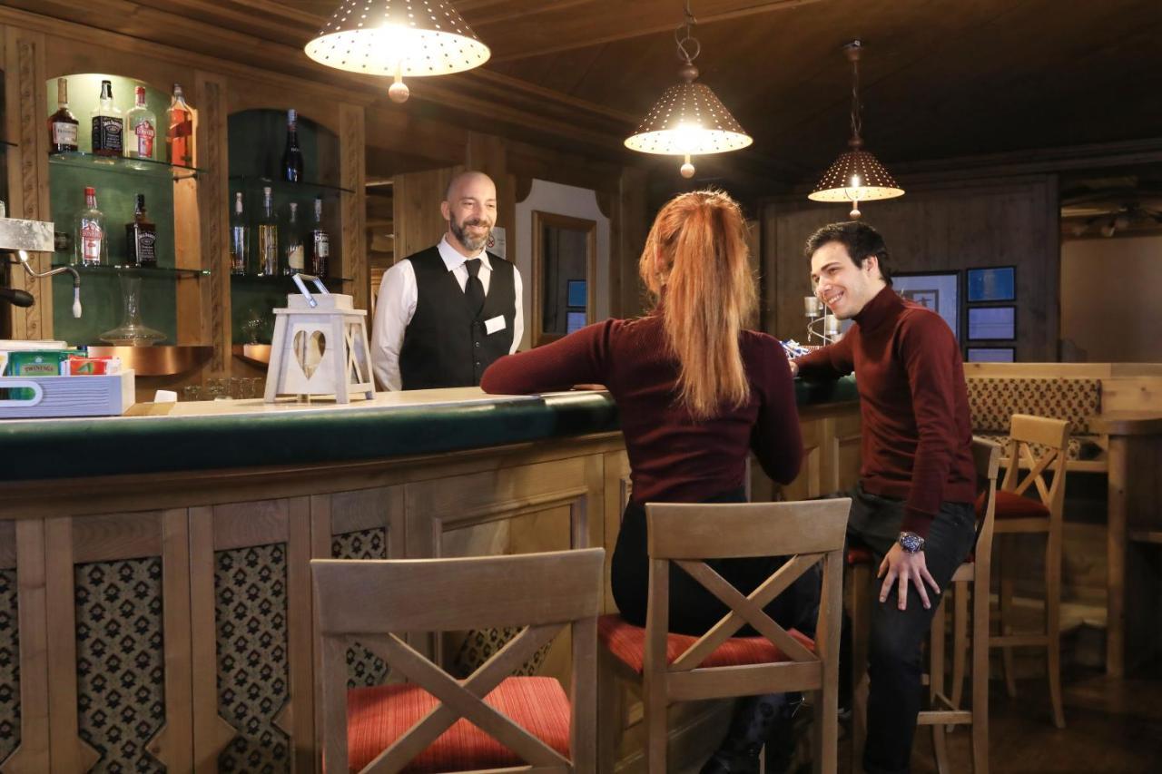 Hotel Perla Madonna di Campiglio Bagian luar foto